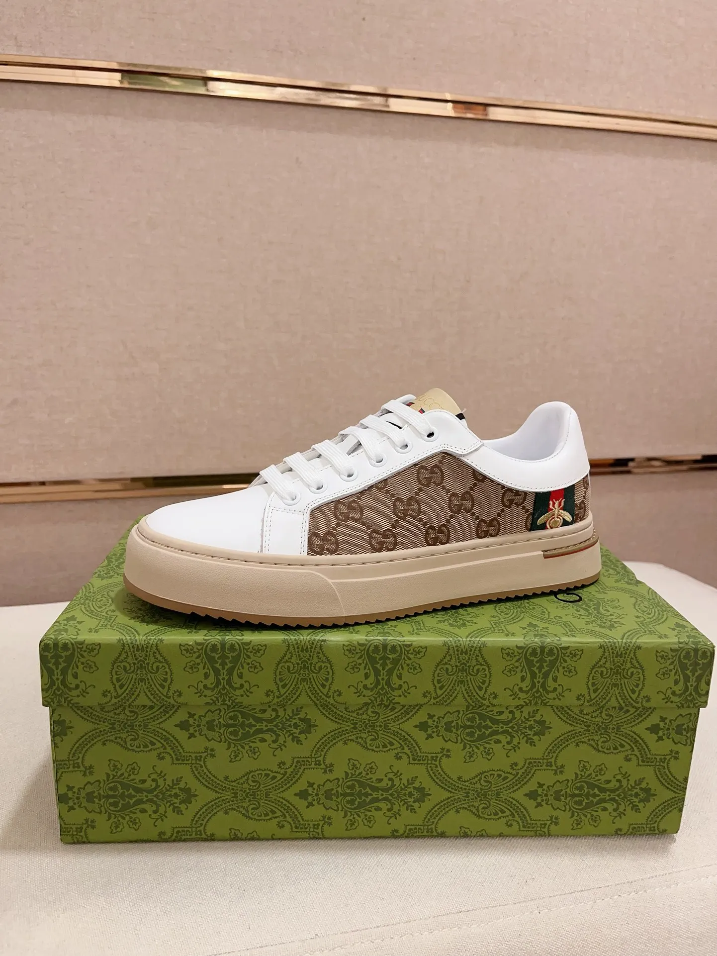 Men's clothing and shoes💰:400💰 (GUCCI) The latest model from the official website 🎁🎁Casual and fashionable men's shoes👟, hot style 💥The version is simple and elegant, exclusive for trendy men. Unique official website latest brand elements 👑Gucci original decoration, fashionable and generous, the fabric is original cowhide ✅sheepskin lining, the official website specifies wear-resistant casual outsole, the classic model is taken in kind at the counter🎬38-44 (45 is not returned or exchanged)